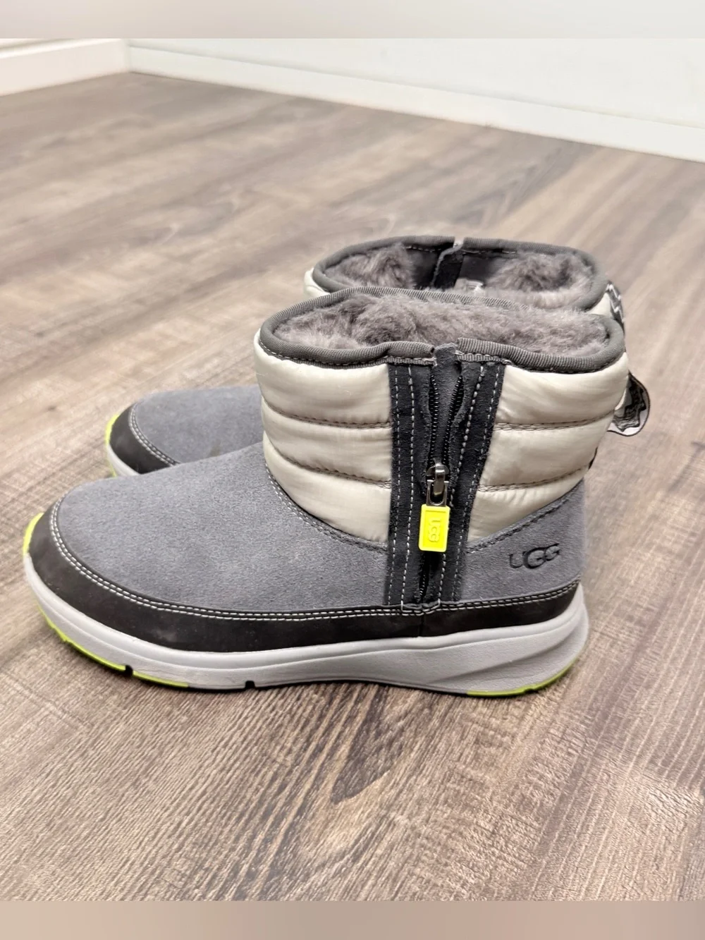 UGG truckee weather boot gray kids youth size 3